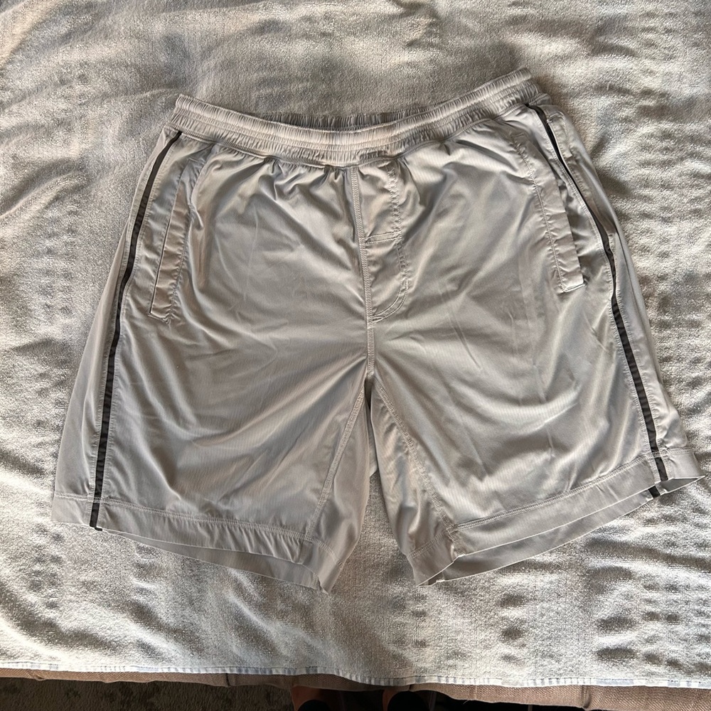 Lululemon Athletica Gray and White Athletic Shorts Lightweight
